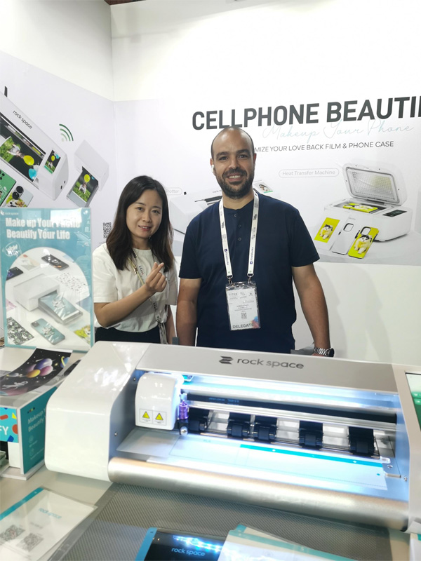 rock-spaces-breakthrough-cellphone-beautify-project-wows-at-gitex-dubai-2.jpg